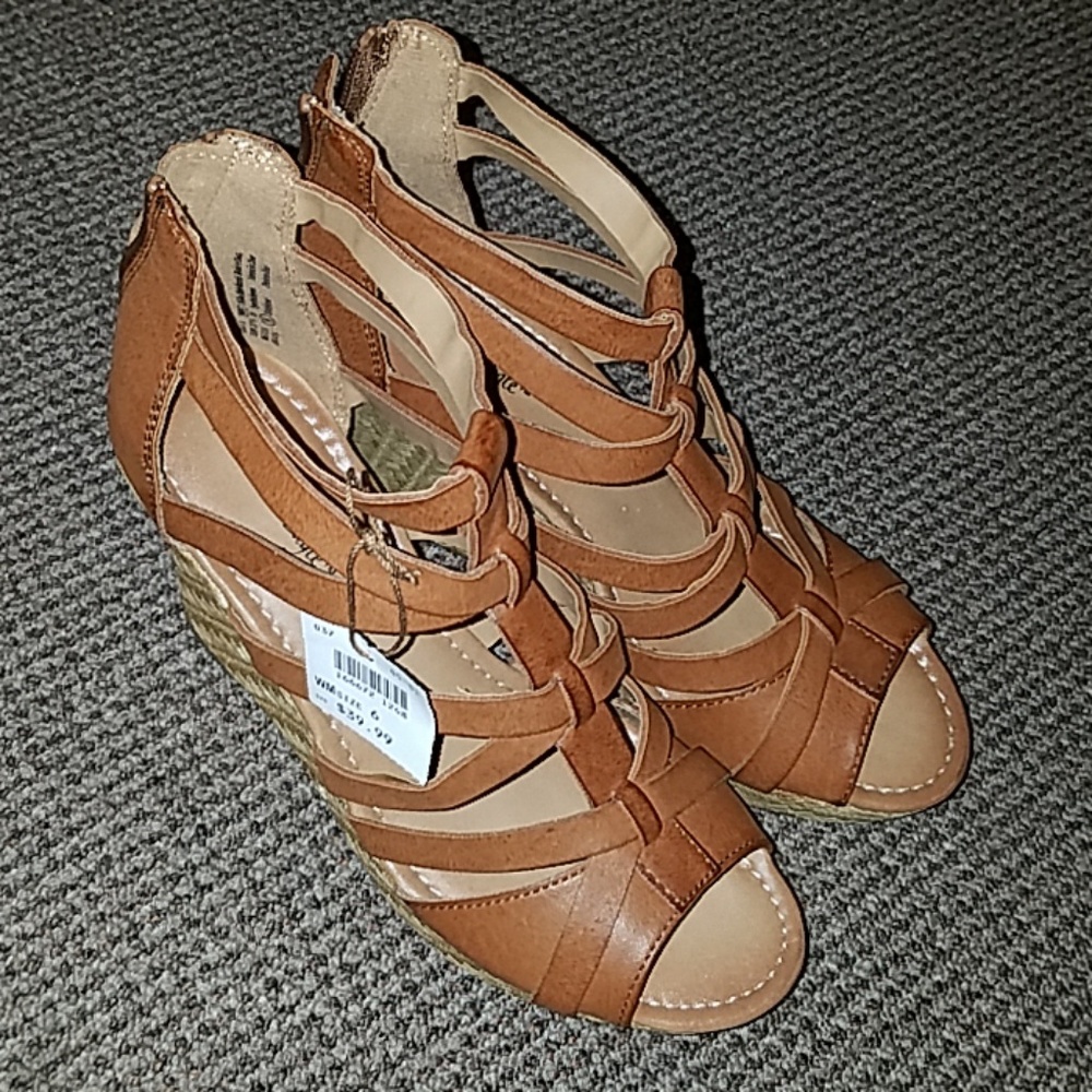 NWT American Eagle Wedge Sandals
